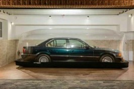 BMW 740i, стоявшая 22 года в гараже под пластиковой защитой, выставлена на аукцион
